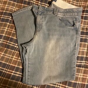 Democracy Karessa Ab Solution Capri Skinny Jeans. Size 16